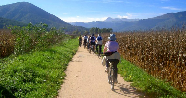 Grup de Famílies – Excursió en bicicleta per la via verda d’Olot – 12 de juny de 2021