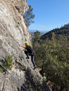 Famílies - Curs d’escalada en roca per famílies amb infants. (nivell iniciació/intermig)